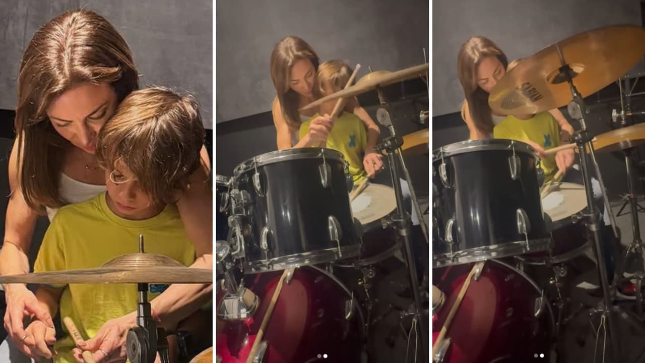 Silvia Navarro y León tocando la bateria eléctrica.
