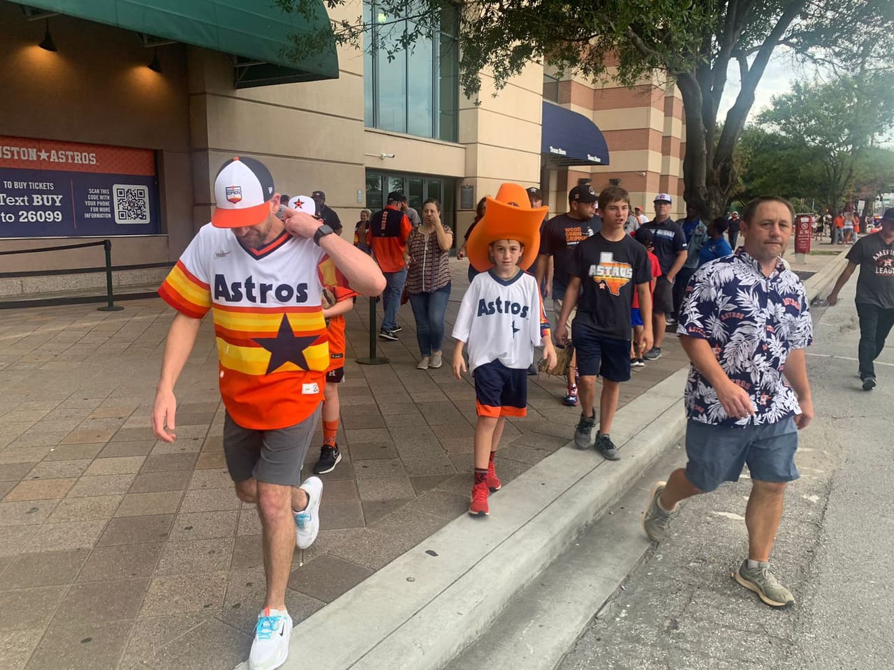 Houston se muestra listo para albergar el arranque de la Sere Mundial entre los Huston Astros y los Atlanta Braves.