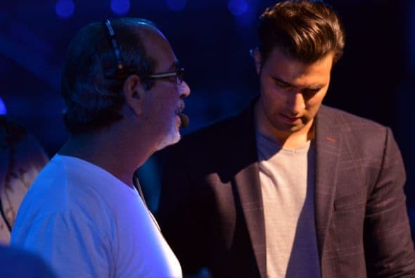 Y como todo un profesional, estuvo atento a las indicaciones de Cisco Suárez, Senior Vice President de Special Events.