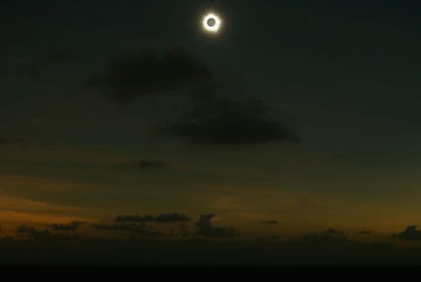 Además muchas aves se quedaron en silencio en ese momento, añadió Woodward.