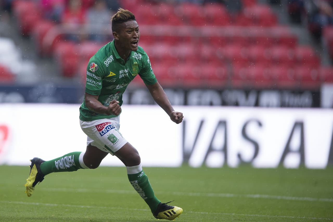 Pedro inició su carrera futbolística a los nueve años cuando llegó a las filas del Sporting Cristal.