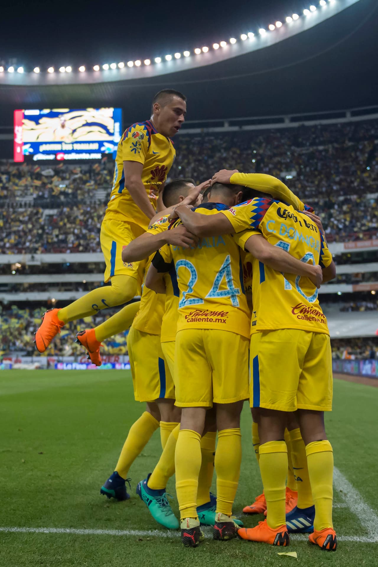 Tras una gran jugada colectiva y con asistencia de Oribe Peralta, Domínguez marcó con un disparo de primera intención que superó la estirada de Corona.