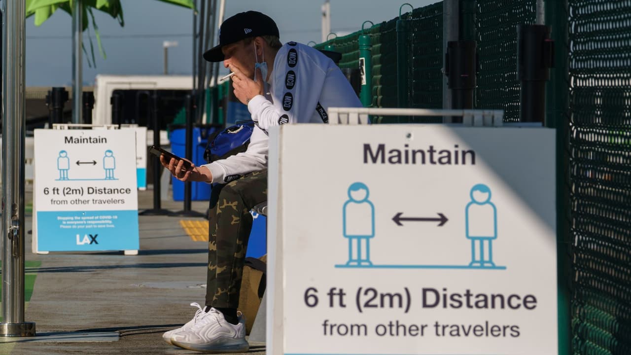 Funcionarios advierten de un nuevo “toque de queda” en California ante el repunte del coronavirus