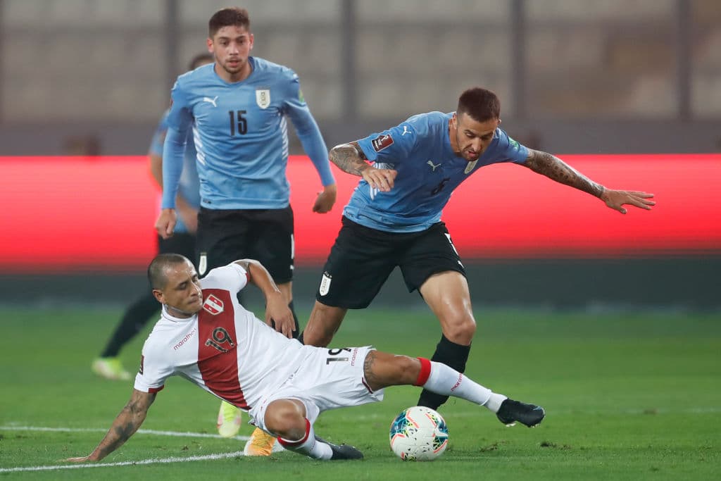 Renato Tapia y Giorgian De Arrascaeta fueron los encargados de baatir las redes en el empate 1-1 de Perú y Uruguay.