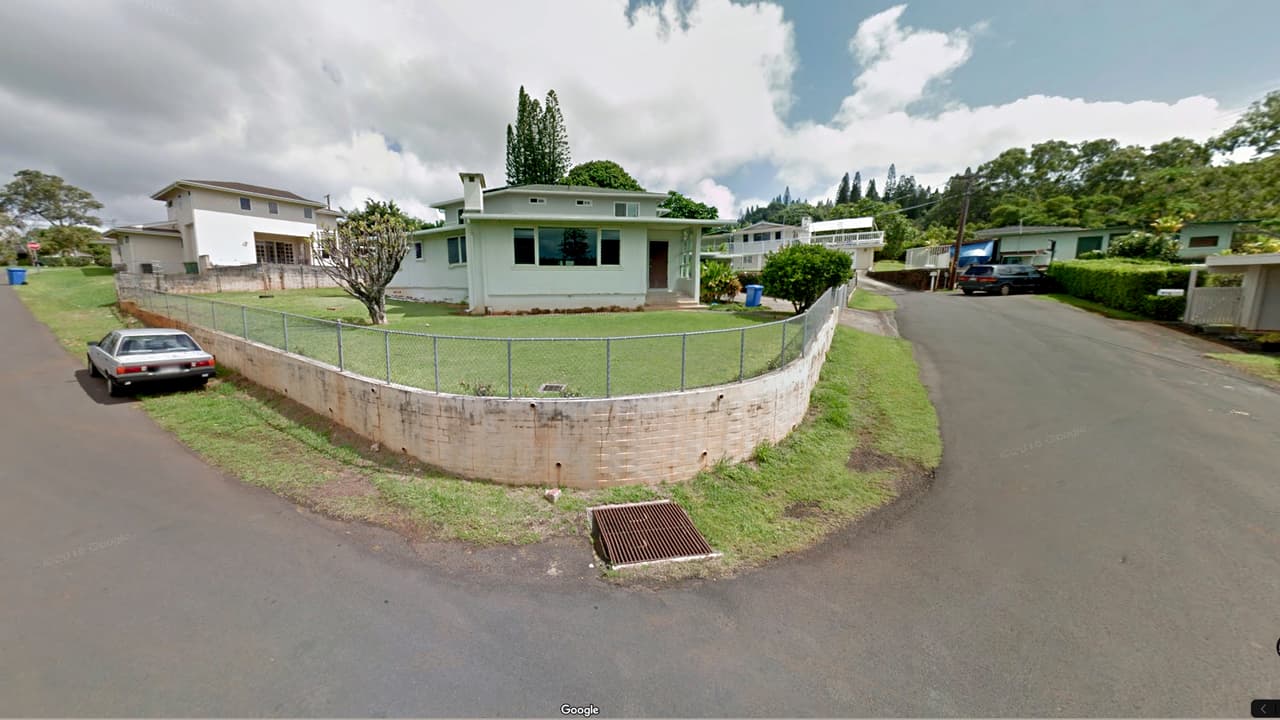 <b>Hawaii: Waimalu. – Obtuvo 72.86 de 100 puntos dentro de las mejores ciudades de clase media para vivir.</b> Se encuentra en el condado de Honolulu y tiene una población de 13,333 habitantes. La mayoría de las oportunidades están en el ámbito de entretenimiento y turismo, aunque existen empresas de todo tipo en la ciudad. Las escuelas son de buena calidad y el costo de los servicios son accesibles.