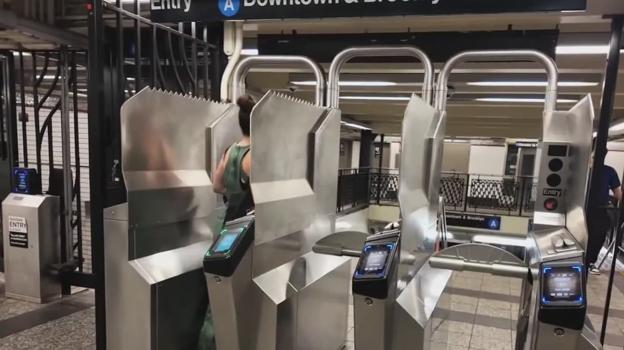 Niña hispana enfrenta secuelas psicológicas por supuesto intento de secuestro en el Metro de Nueva York