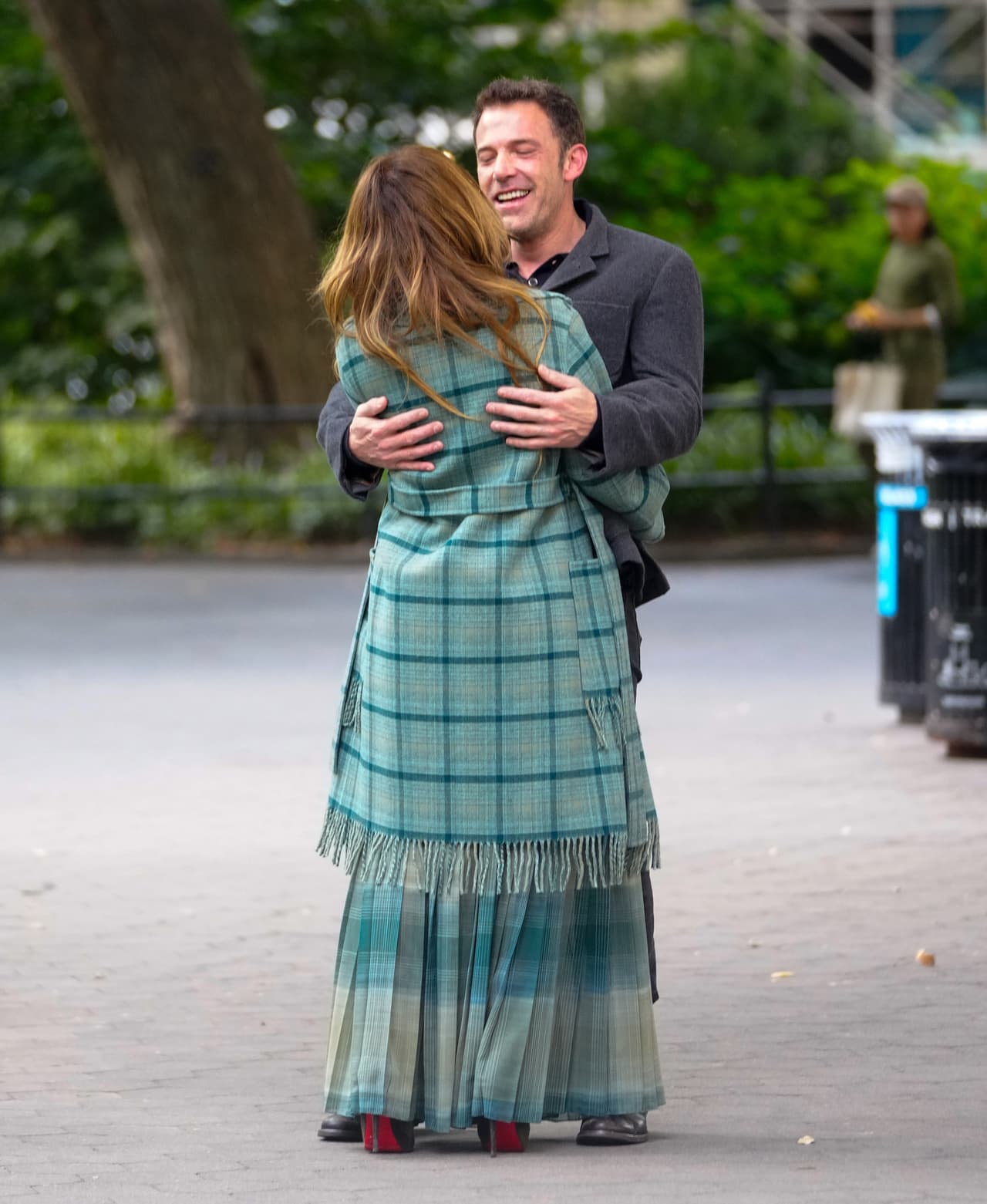 Además, el exclusivo vestido que llevaba debajo del abrigo también era de Dior. Ambas prendas aún no están a la venta al público en general, según documentó el diario británico. 
<br>