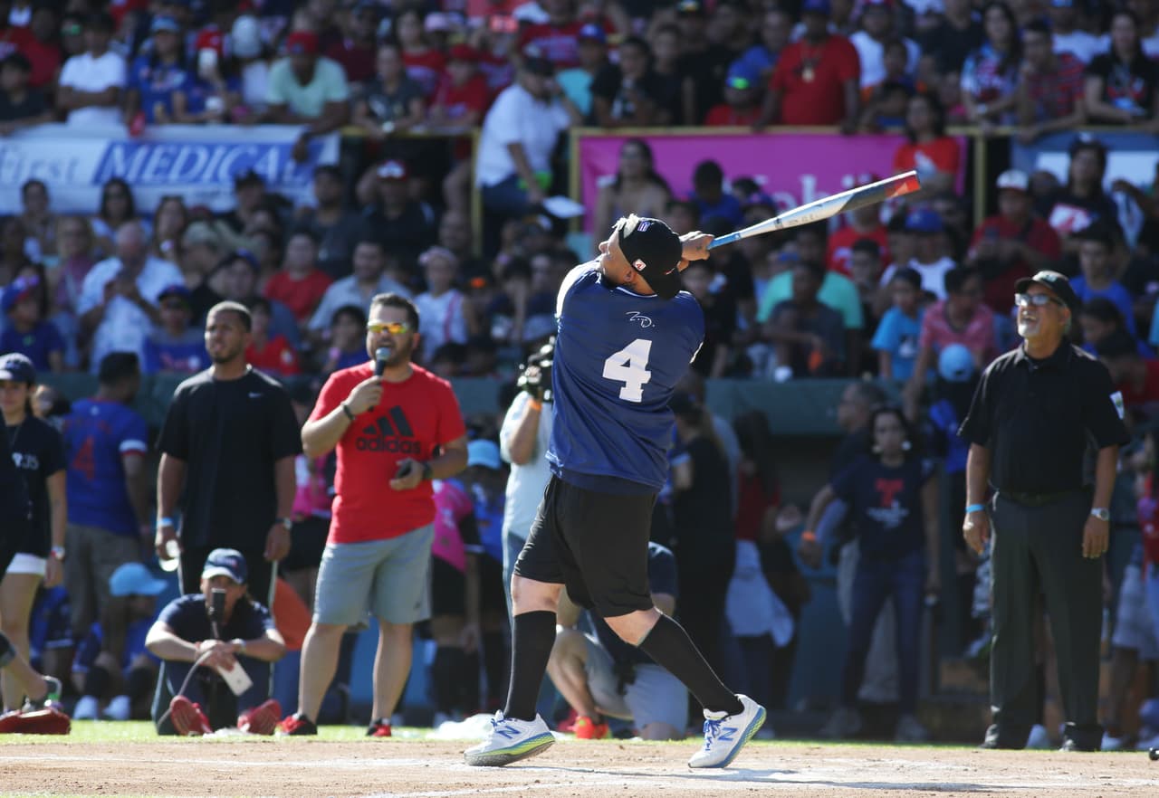 Yadier Molina, capitán de Team Rubio y receptor de los Cardenales de San Luis, fue el anfitrión del evento benéfico Yadier Molina Home Run Derby & Celebrity Softball Game que se celebró el sábado 9 de diciembre a las 1:00 pm en el Estadio Hiram Bithorn, en San Juan.