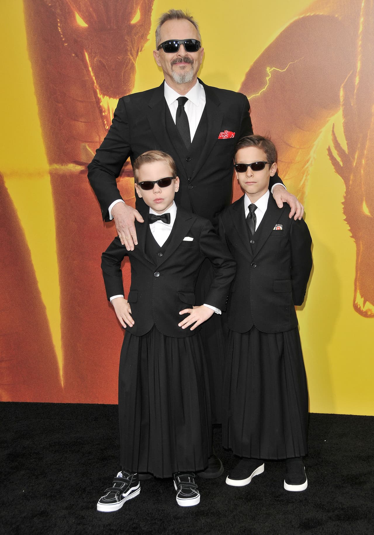 Reconoció que con la ayuda de una niñera, "nos 
<b><a href="https://www.univision.com/local/los-angeles-kmex/miguel-bose-es-una-pena-que-mis-hijos-y-mis-nietos-se-vayan-a-perder-el-mundo-que-sone-y-quise-para-ellos-video" target="_blank">llevábamos a los niños a escondidas</a></b> a un parque para que jugaran". 
<br>