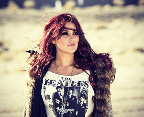 Disfruta las actuaciones de Dulce María como Roberta y sé testigo de sus intensos romances en Rebelde por Galavisión.