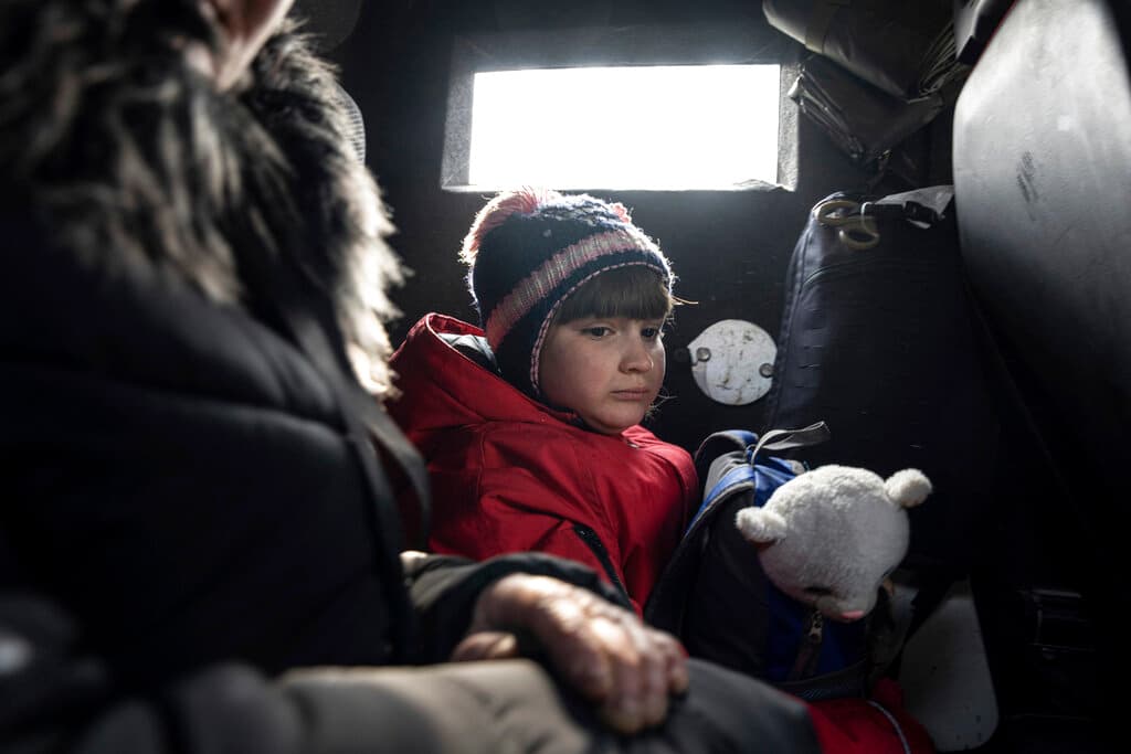 UE impone sanciones a funcionarios por ayudar a Rusia a secuestrar a miles de niños ucranianos