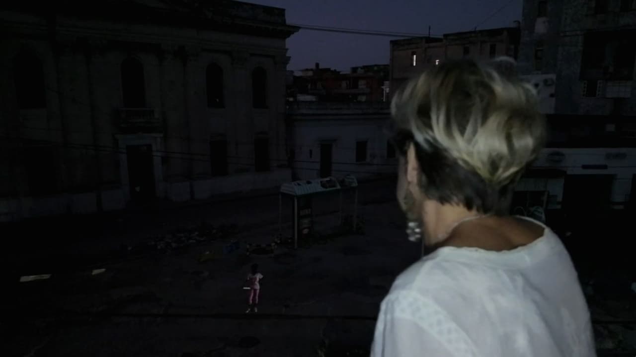 Así es vivir entre apagones masivos en Cuba: "Hay médicos con el celular operando"