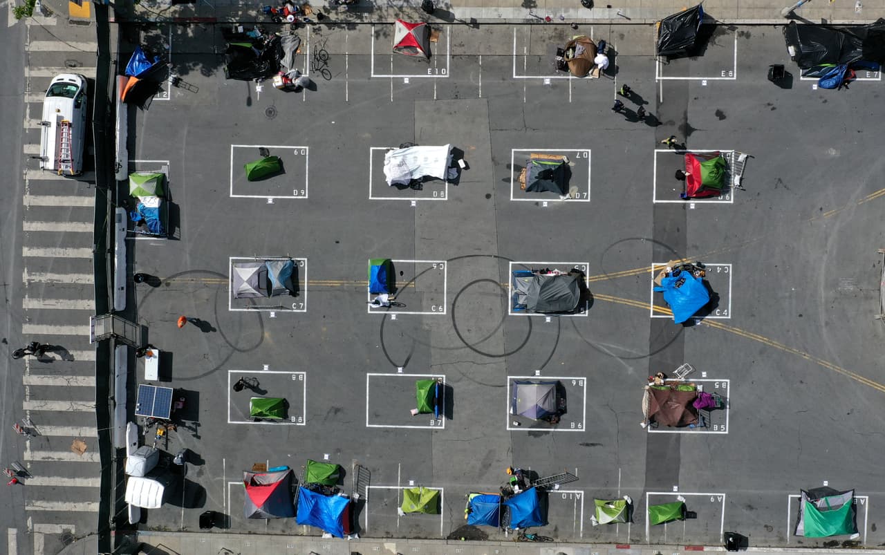 La villa para desamparados también está habilitada con baños, lavabos para el aseo de las manos, comida y servicios de salud que proveé el gobierno municipal.