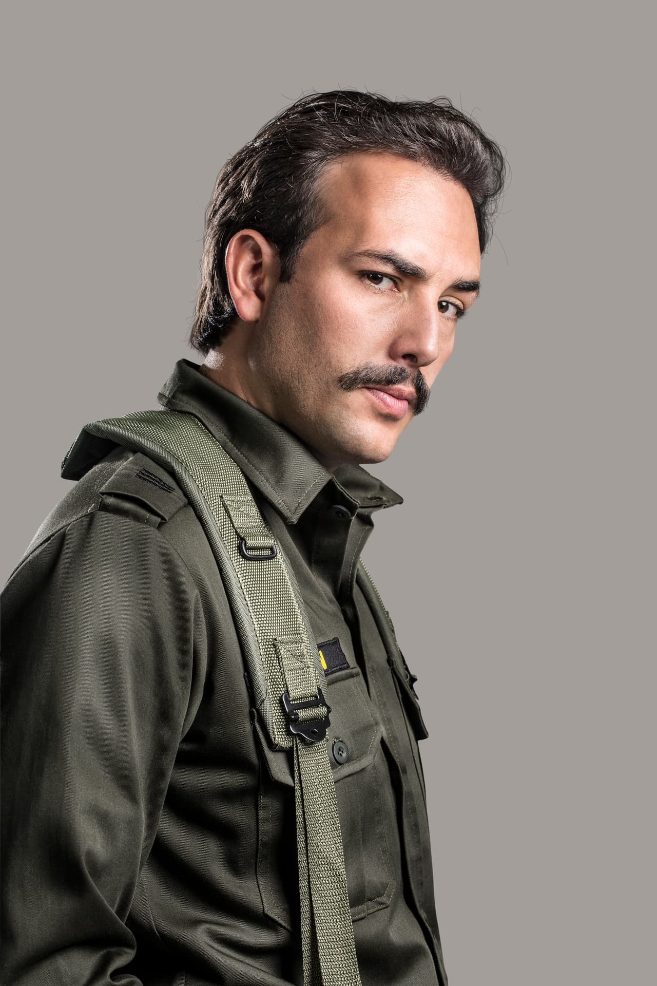 Es un expertofrancotirador, con gran conocimiento en armamento y explosivos.