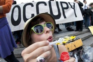 Un colectivo compra cerca de 4 millones de dólares en deuda estudiantil en EEUU