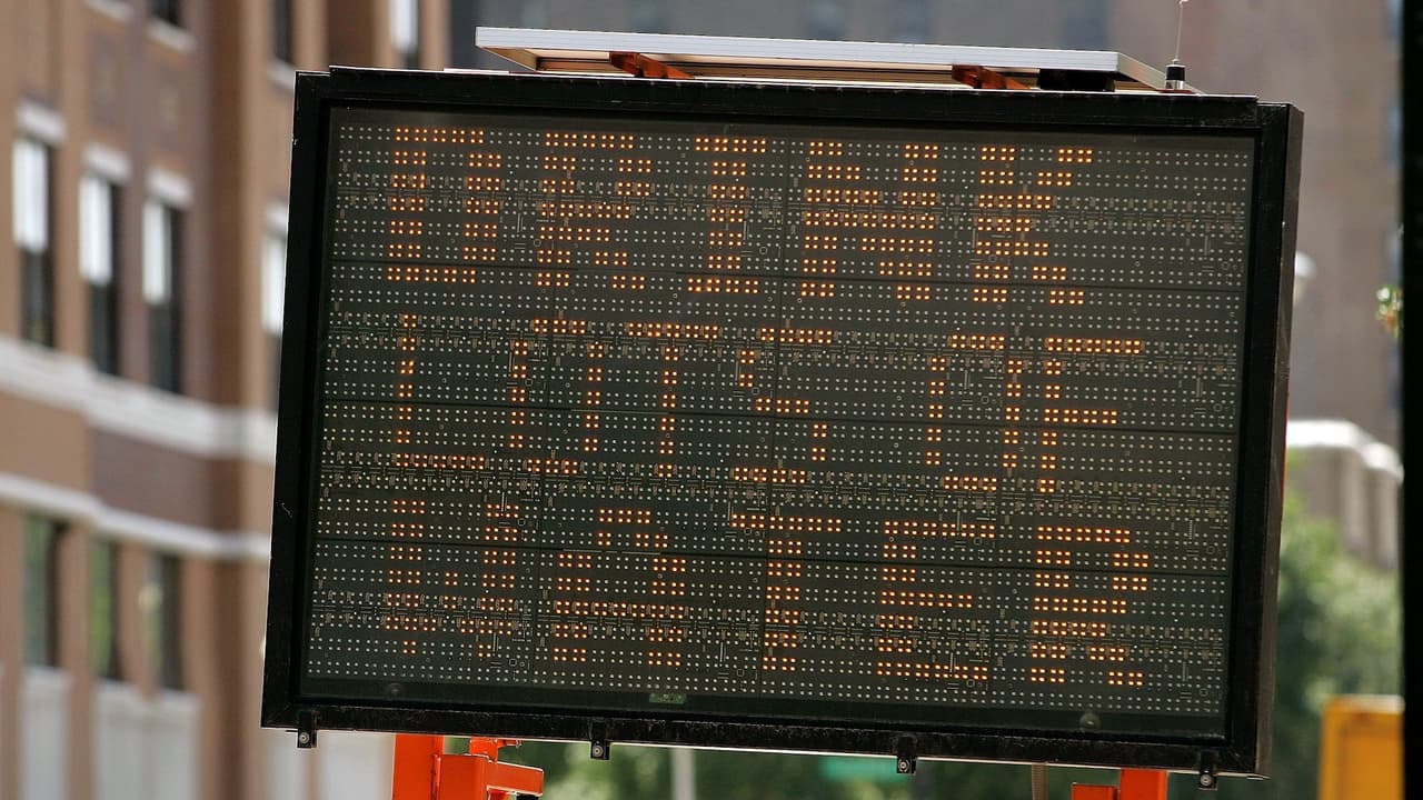 <b>4. La ola de calor de marzo de 2012:</b> Chicago y sus alrededores vivieron 
<a href="https://www.weather.gov/lot/march2012_heat" target="_blank">un marzo</a> sumamente caliente, que rompió varios y récords y durante varios días llegó a tener temperaturas de verano. Este mes de marzo no tuvo precedentes, pues solo había tenido un puñado de días por encima de los 80 grados. En marzo de 2012, tuvo ocho días donde las temperaturas superaron esa marca, imponiendo múltiples récords de calor para el mes durante 9 días consecutivos, desde eel 14 al 22 de marzo.