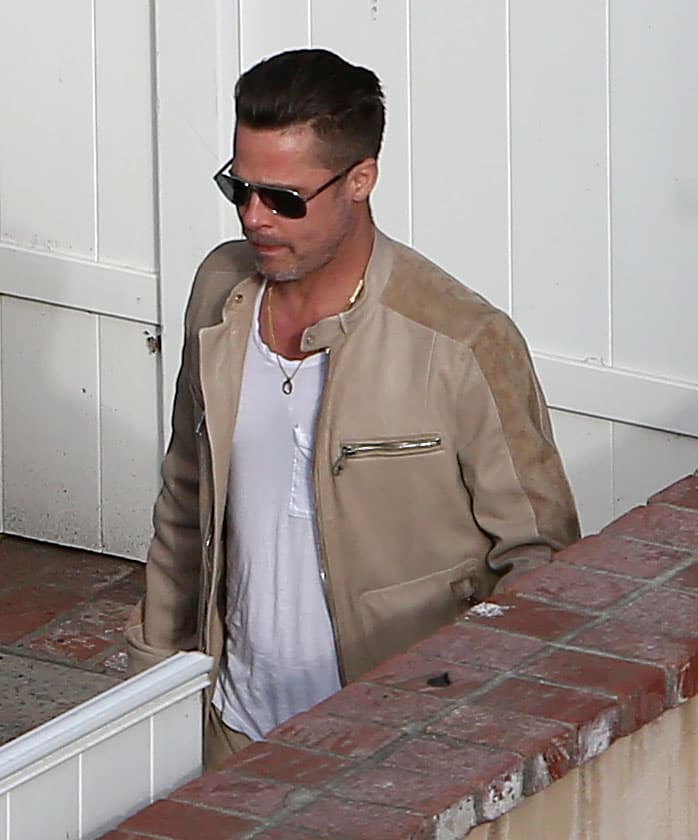 Brad planea meterse a la cocina a preparar una que otra sorpresa.