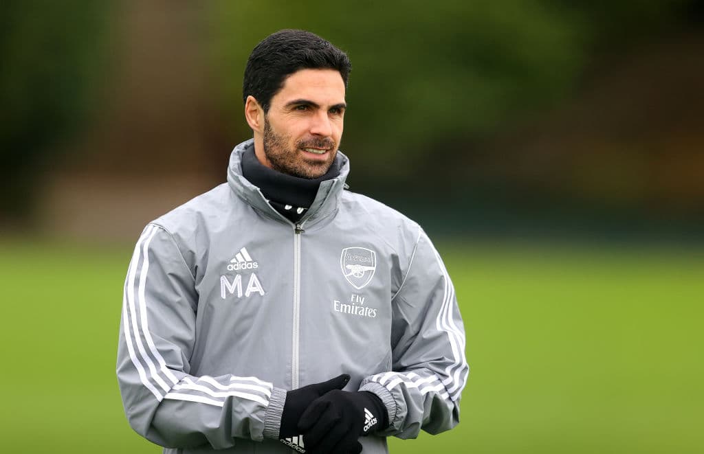 “Estoy completamente bien. Fue un virus normal para mí. Tuve tres o cuatro días que fueron un poco difíciles, con un poco de fiebre, tos seca y molestias en el pecho”, dijo 
<b>Arteta</b> para la web oficial del Arsenal.