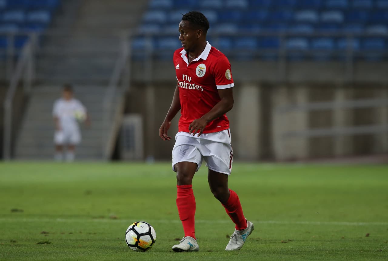 El peruano André Carrillo estaría cerca de acabar su periplo por Portugal tras jugar en Sporting y Benfica, donde actualmente está. El Watford lo seduce en la Premier.