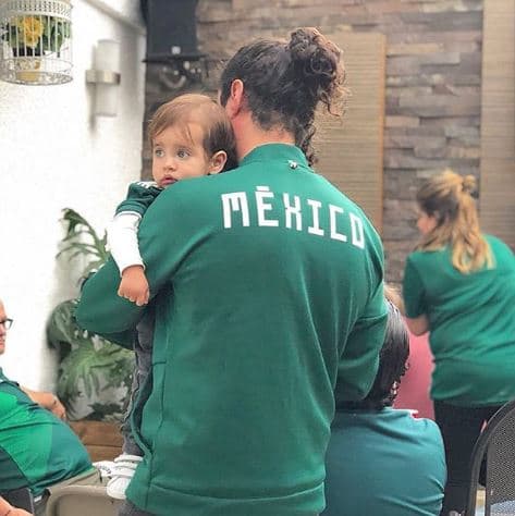 "No hay una sola persona en este mundo que ame más que a él. ¡Marcelo Alvarado Renaud!", indicó el empresario junto a esta postal.