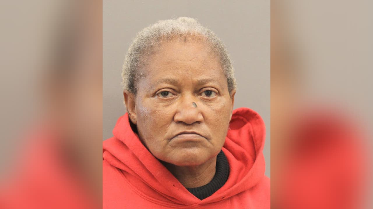 Katherine Caldwell Thomas, está acusada de agresión contra un oficial de seguridad.