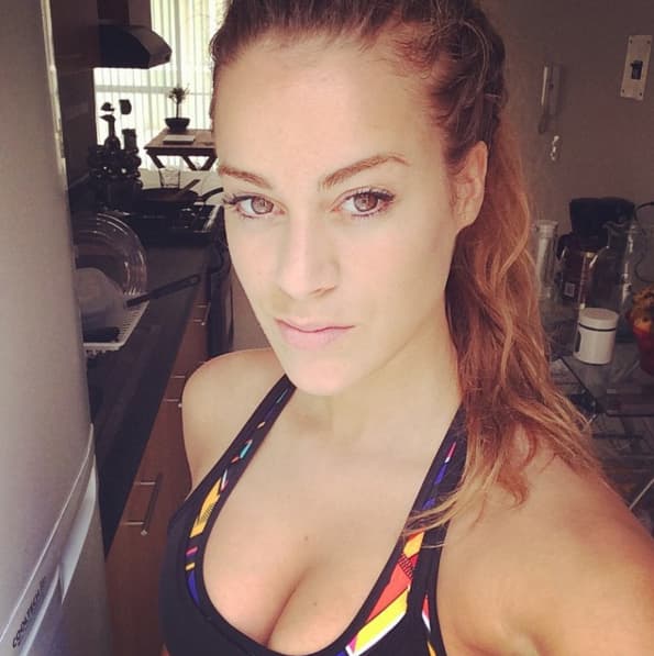 Mide 1.70 de altura y sus medidas son 90/64/94, ¡es una mujer perfecta!