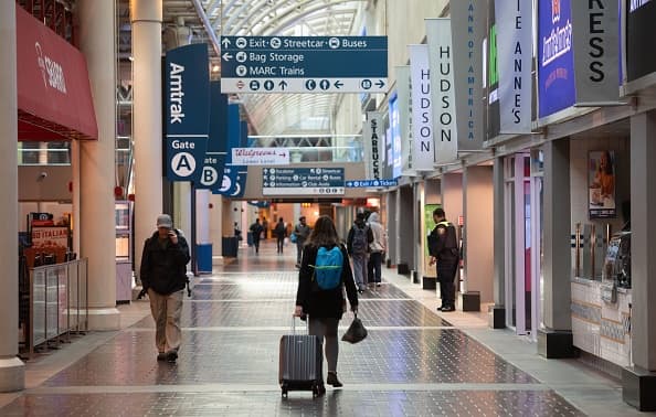 <b>Servicios de transporte</b>
<br>Estaciones del Metro, aeropuertos y puertos permanecerán abiertos y ajustados a limitaciones de operación, como medida seguridad para la prevención de nuevos contagios del coronavirus en sus estaciones.