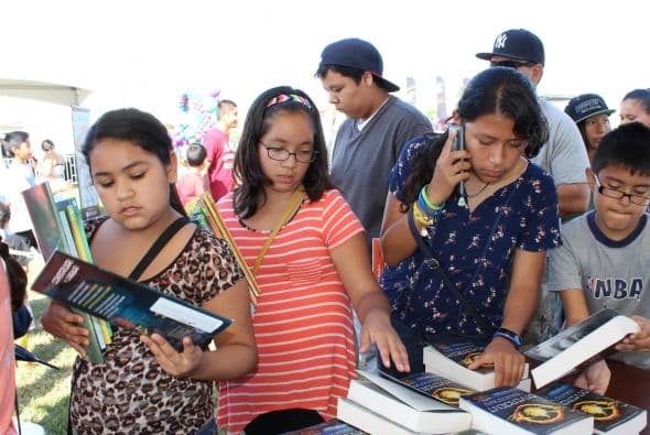 Miles se dieron cita en la séptima edición de la Feria de Educación que se festejó en Cal State Dominguez Hills. Te compartimos fotos de la concurrida celebración escolar.