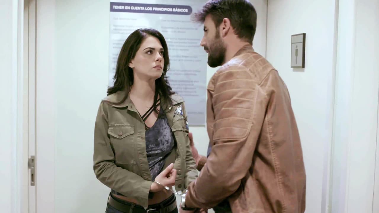 Por su parte, 
<a href="http://www.univision.com/temas/juan-colucho"><b>Juan Colucho</b></a> ha personificado a su archienemigo, el agente de la DEA 
<a href="http://www.univision.com/series/la-piloto/juan-eduardo-colucho-es-dave"><b>Dave Mejía</b></a>.