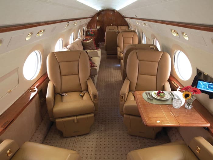 El Gulfstream de Steve Jobs fue cedido a su esposa Laurine Powell, tiempo después ella se lo vendió a otro ejecutivo de Apple. Su precio rondaba los 30 millones de dólares.