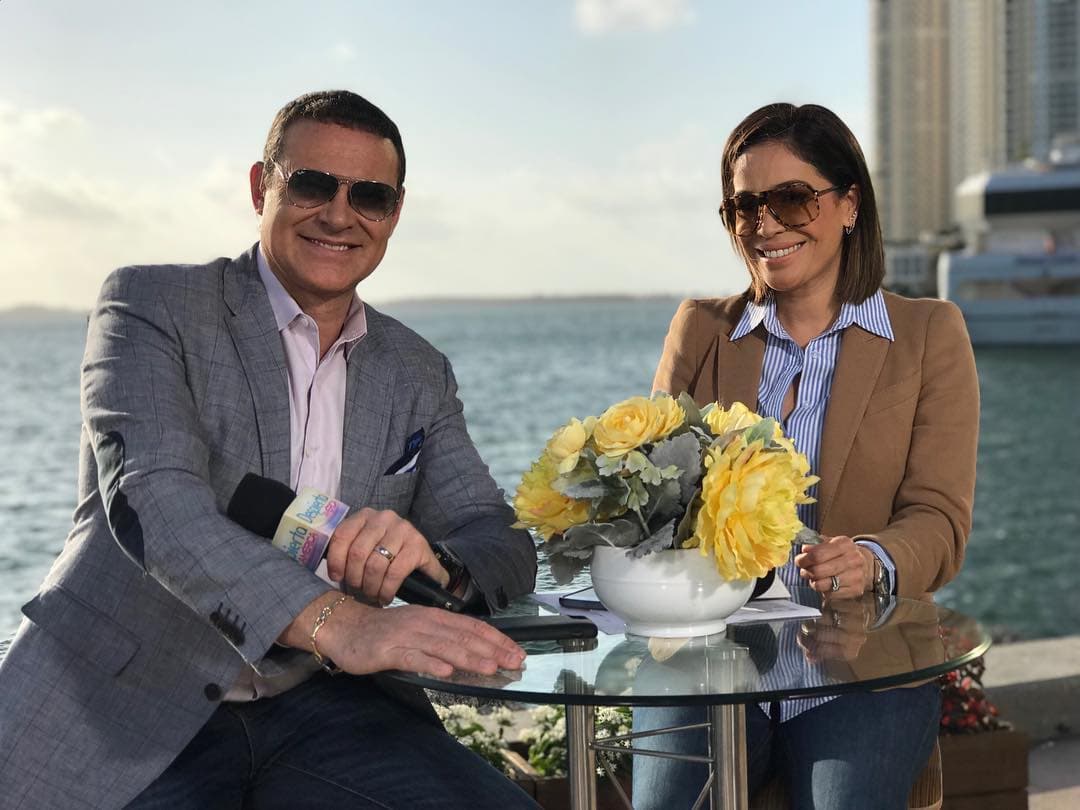 Ambos se llevan pocos años de edad. Este 2020, Tacher cumplió 49 vueltas al sol, mientras que Karla alcanzó 44.