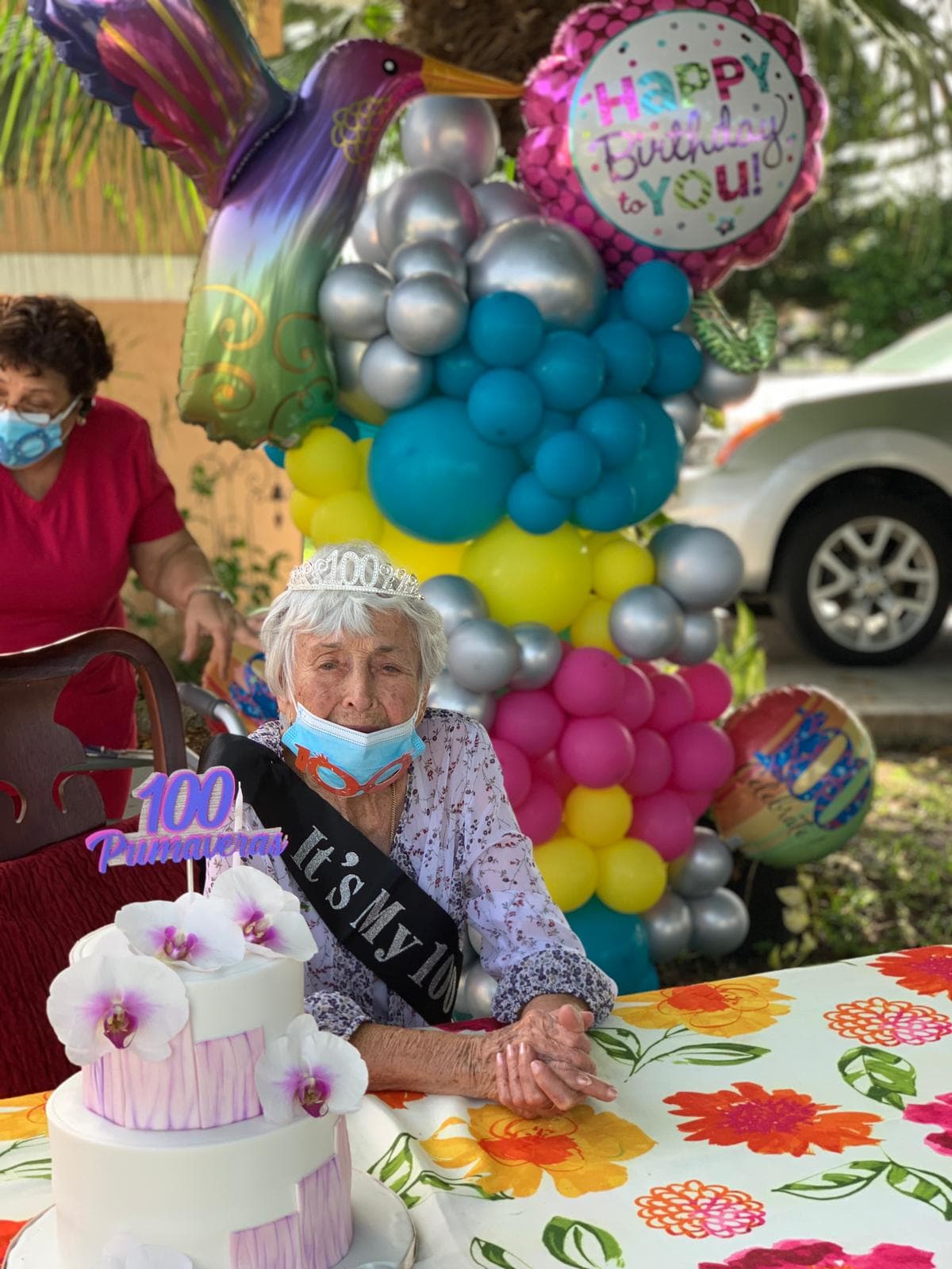 Como toda una reina, 'Meme', como le llaman de cariño, apreció los detalles que el equipo de Despierta América le envió.