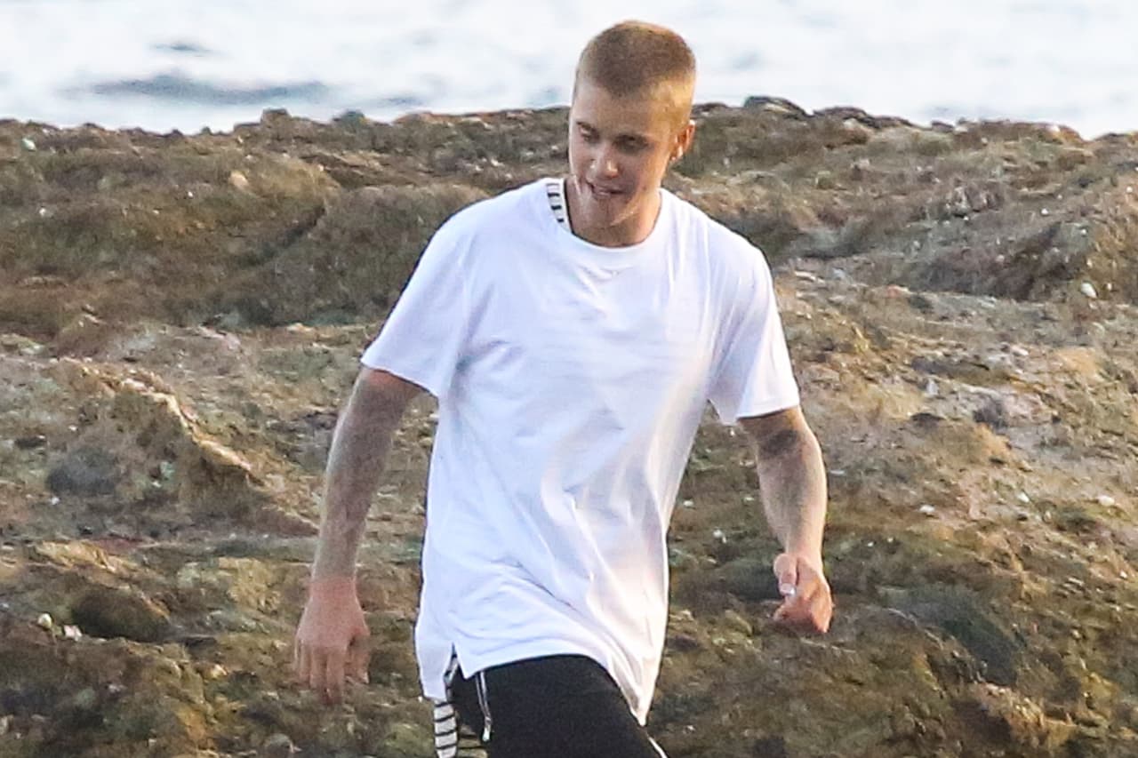 Apenas la semana pasada se filtraron fotos de Bieber desnudo en Hawaii.