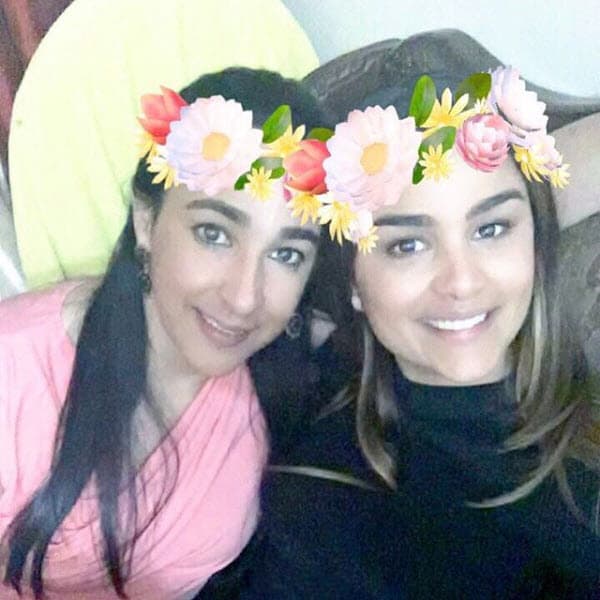 La presentadora dominicana comparte fotos con su madre en las redes sociales y sus seguidores le han agradecido por tener una hija tan guapa a través de los comentarios: "¡Wow! ya veo de dónde salió tanta belleza, son hermosas tanto como Clarisa esa muñequita y su madre", "Bellísima mamá, igualita salió la hija de bella", se puede leer en la publicación.