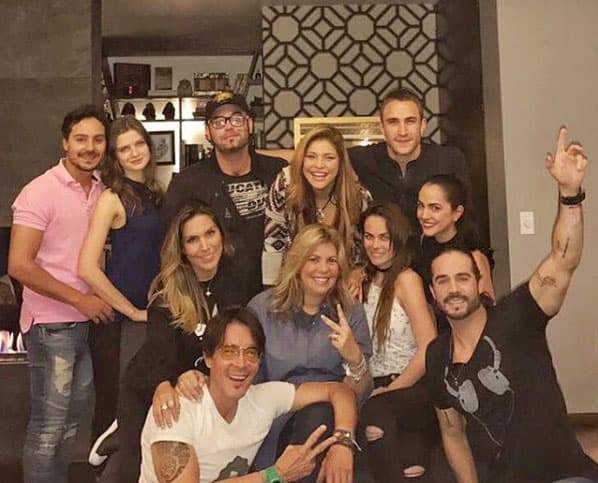 <b>Laura y Roberto</b> tienen amigos en común, por lo que han coincidido en reuniones.