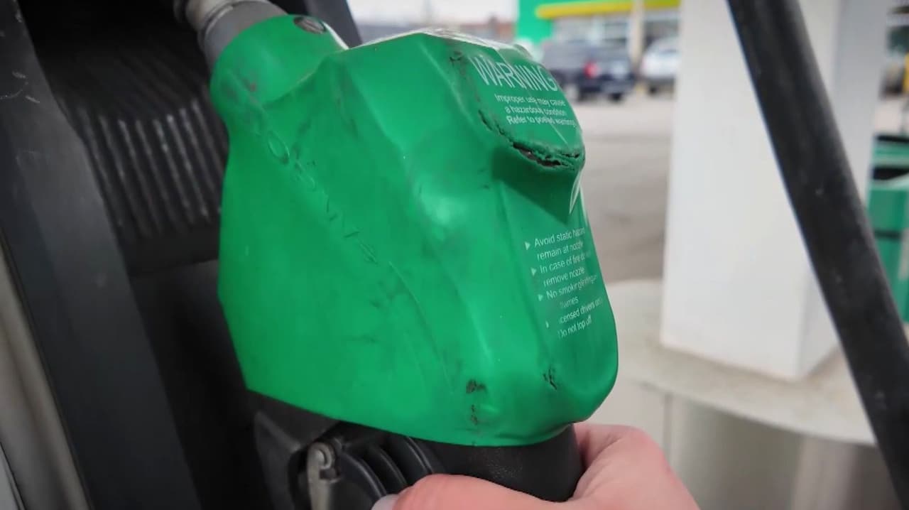 Precio de gasolina sigue subiendo en Illinois: cómo ahorrar y dónde encontrar la más barata
