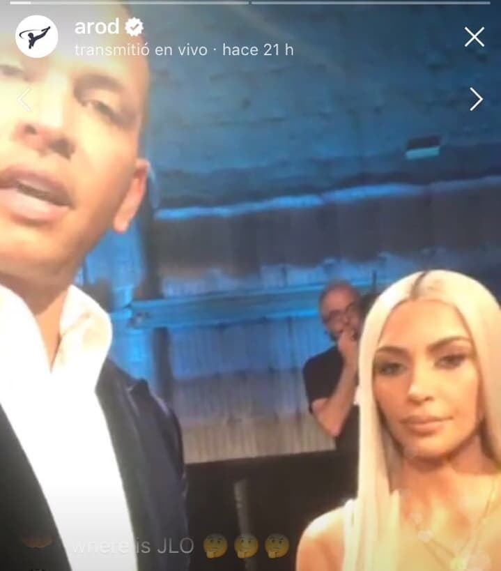 La buena relación entre ambos fue notoria, pues de hecho el "Macho bello" de Jennifer la llama Kimmy y le agradeció por darse un tiempo para estar en el evento recibiendo donaciones telefónicas.