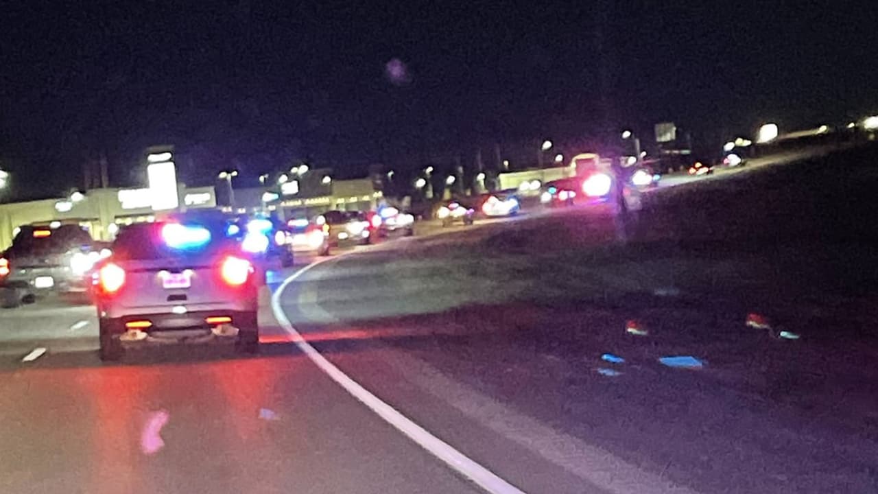 Diferentes cuerpos de seguridad de Texas escoltaron a Rosales hasta la cárcel del condado Harris donde deberá esperar para presentarse ante la corte.