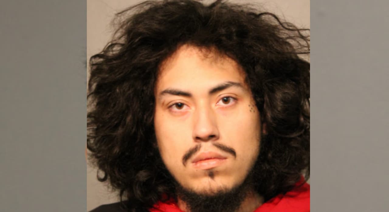 Alex Hernández es acusado de disparar arma mientras estaba en libertad bajo fianza