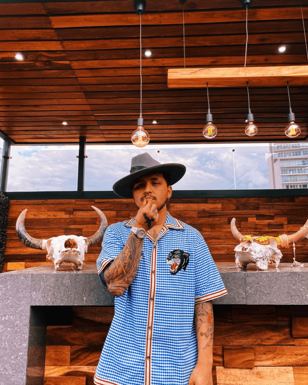 Ha ganado tres Premios Latin GRAMMY, un Premio Lo Nuestro, dos Premios Billboard de la Música Latina y un Premio de la Música Latinoamericana.