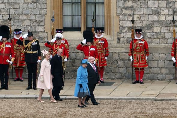 Para Higgins, se trata de "recordar el pasado pero también de sondear las posibilidades del presente y de ver qué puede hacerse para seguir consolidando las relaciones en el futuro", según dijo antes de iniciar el viaje.