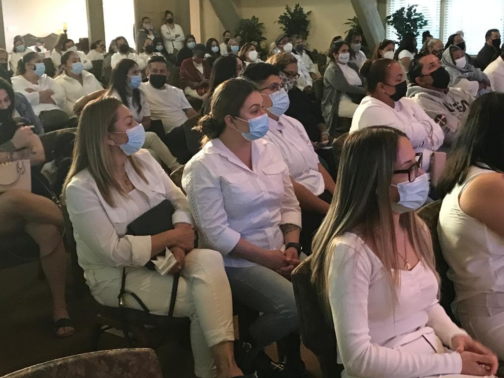 Durante el funeral, todos los participantes vistieron de blanco como un homenaje a la memoria de Banda.