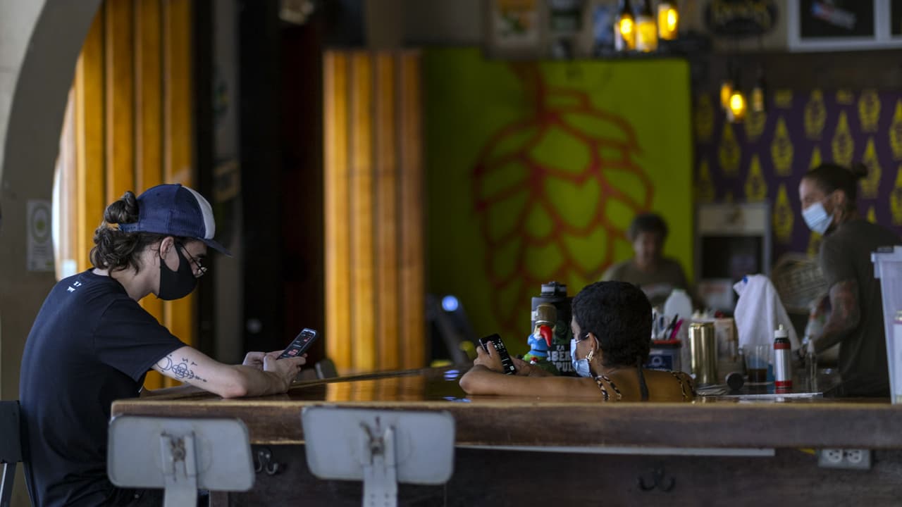 Restaurantes de Puerto Rico ven mejores ventas mientras levantan restricciones