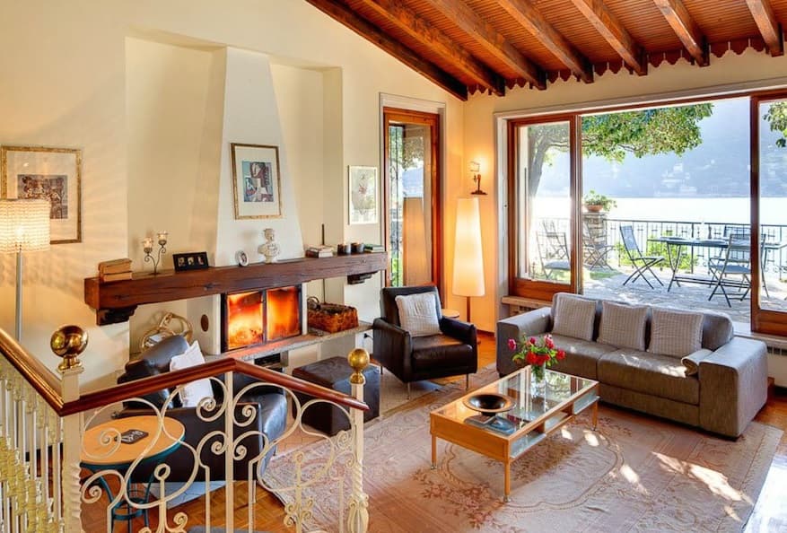 Esta es una de las fabulosas estancias de Villa Napoleon. Sabemos que a Mariah le fascina darse vida de reina, por eso la elección de un hogar para su estancia sí que es primordial.