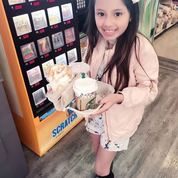 Aquí vemos a
<b> Dinorah</b>, en una foto que su madre compartió en Instagram donde es notorio el gran parecido que tienen.