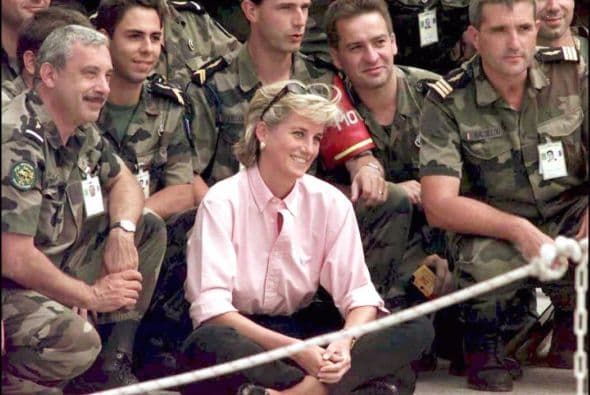 La vida de Diana se vio sofocada siempre por el acoso de los paparazzi.