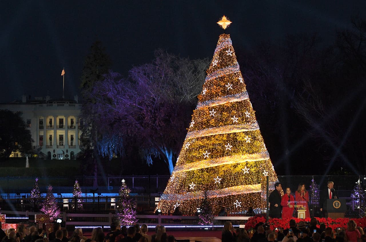La tradición del árbol de navidad comenzó en 1923, durante la administración del republicano Calvin Coolidge.