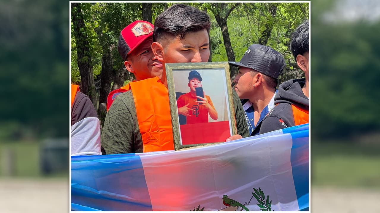 En 
<b>los cinco días que duró la búsqueda de los dos guatemaltecos</b>, familiares y amigos de los jóvenes prácticamente acamparon en el lugar, acompañados de 
<b>decenas de personas de la comunidad guatemalteca</b> en el norte de Texas, mientras equipos de rescate realizaban sus labores en el lugar. 
<b>Un grupo de mujeres hispanas</b> les dio comida a gran parte de las rescatistas durante todos esos días.