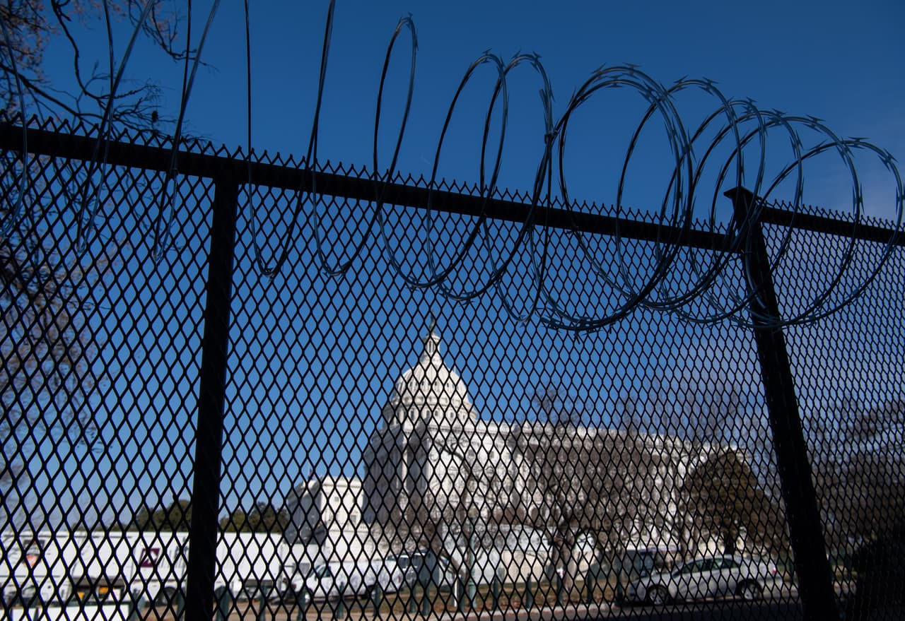 La violenta toma de la semana pasada del Capitolio por parte de 
<a href="https://www.univision.com/noticias/politica/en-fotos-partidarios-de-trump-entran-a-la-fuerza-al-capitolio-de-estados-unidos-protesta-donald-trump-joe-biden-elecciones-2021-fotos"><u>partidarios de Donald Trump</u></a> “afectó la forma en que encaramos nuestra colaboración con los organismos federales en la planificación” de la ceremonia inaugural de Joe Biden, dijo Muriel Bowser, alcaldesa de Washington DC.