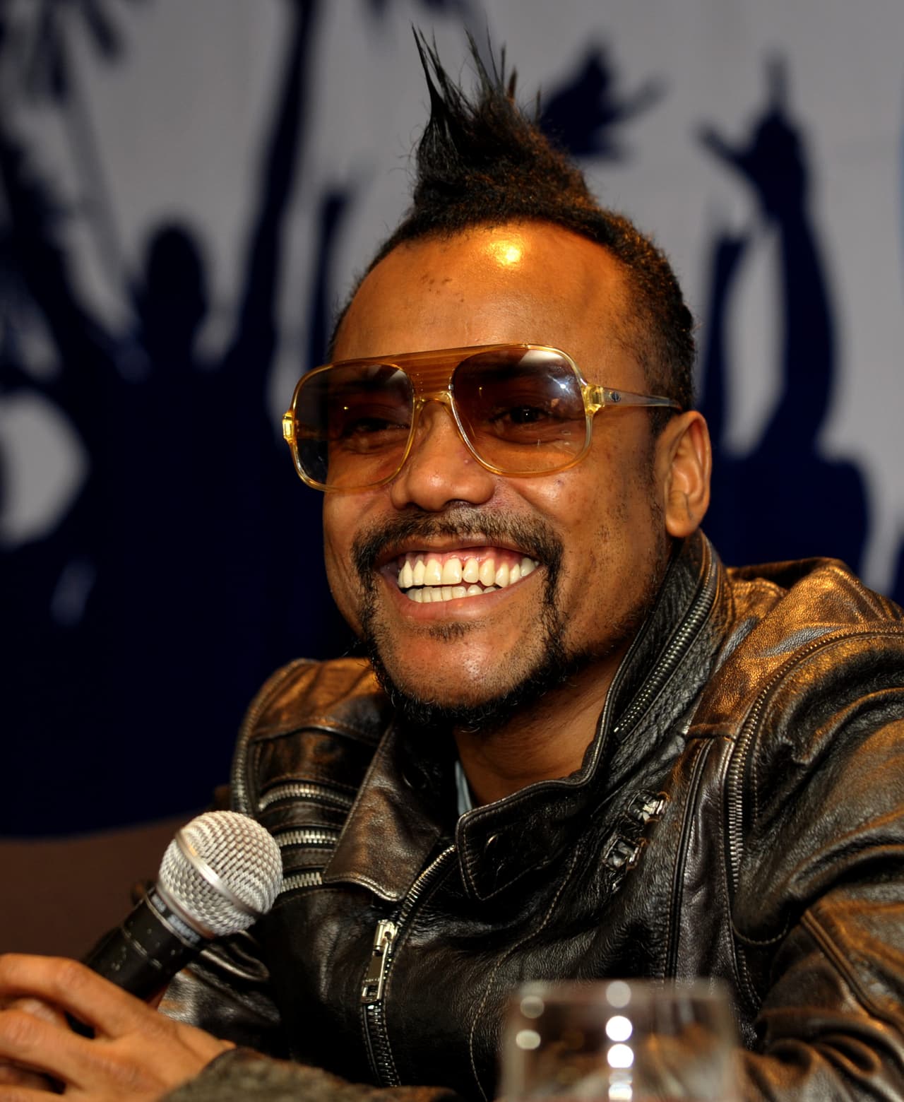Él es Allan Pineda, vocalista de la banda Black Eyed Peas.